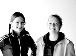 Katharina Rohde hier mit Projektpartnerin Julia Kissel; Foto: Stefanie Pfau